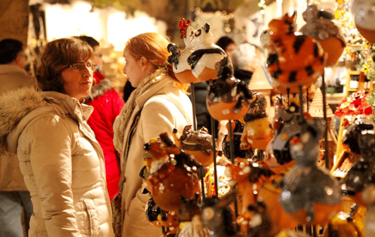 Entrée Ruines du Château + Marché de Noël Grotte de Velours