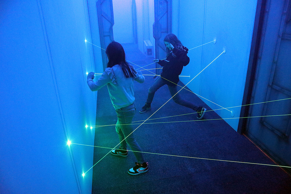 1,5 uur Lazer Maze + friet bij Unit 13