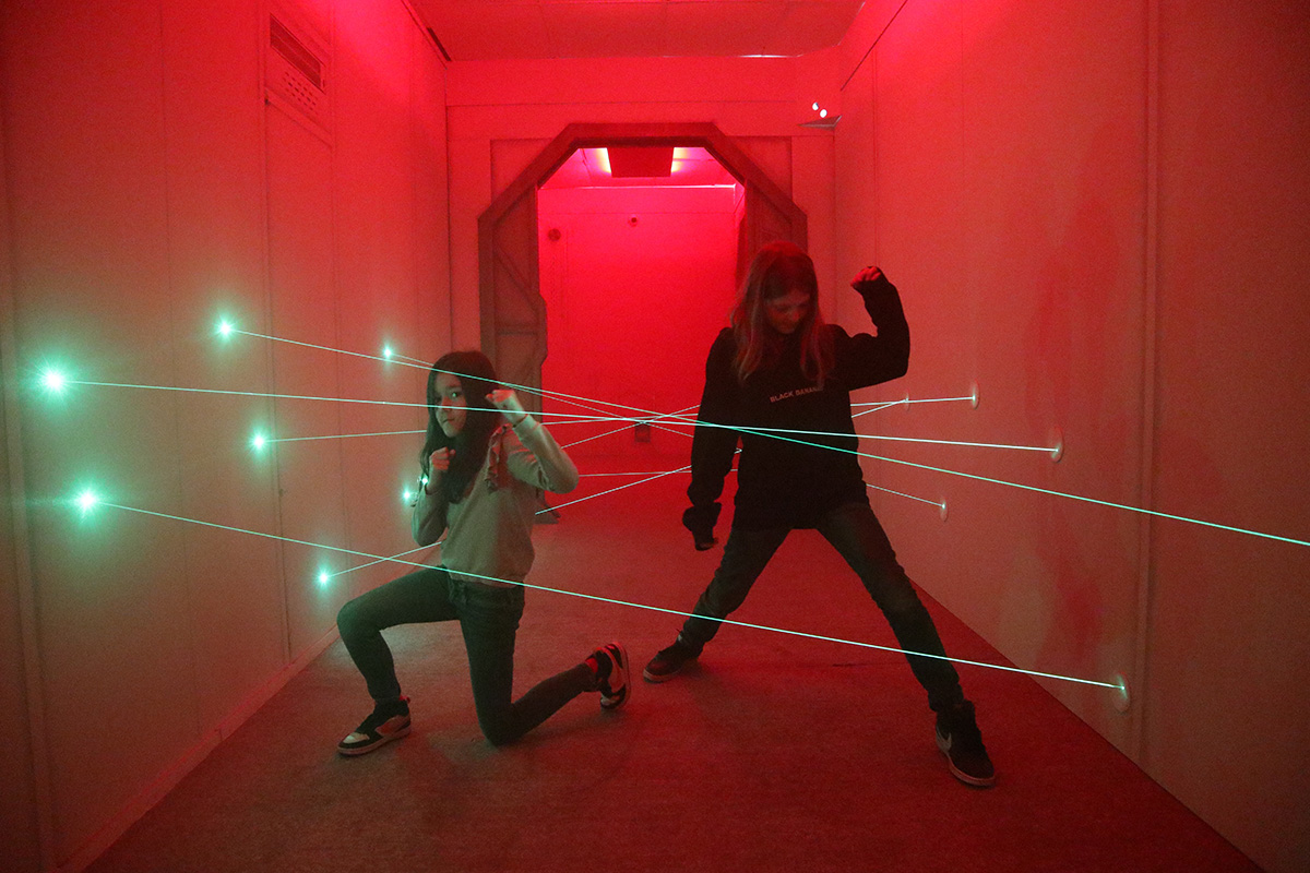 1,5 uur Lazer Maze + friet bij Unit 13