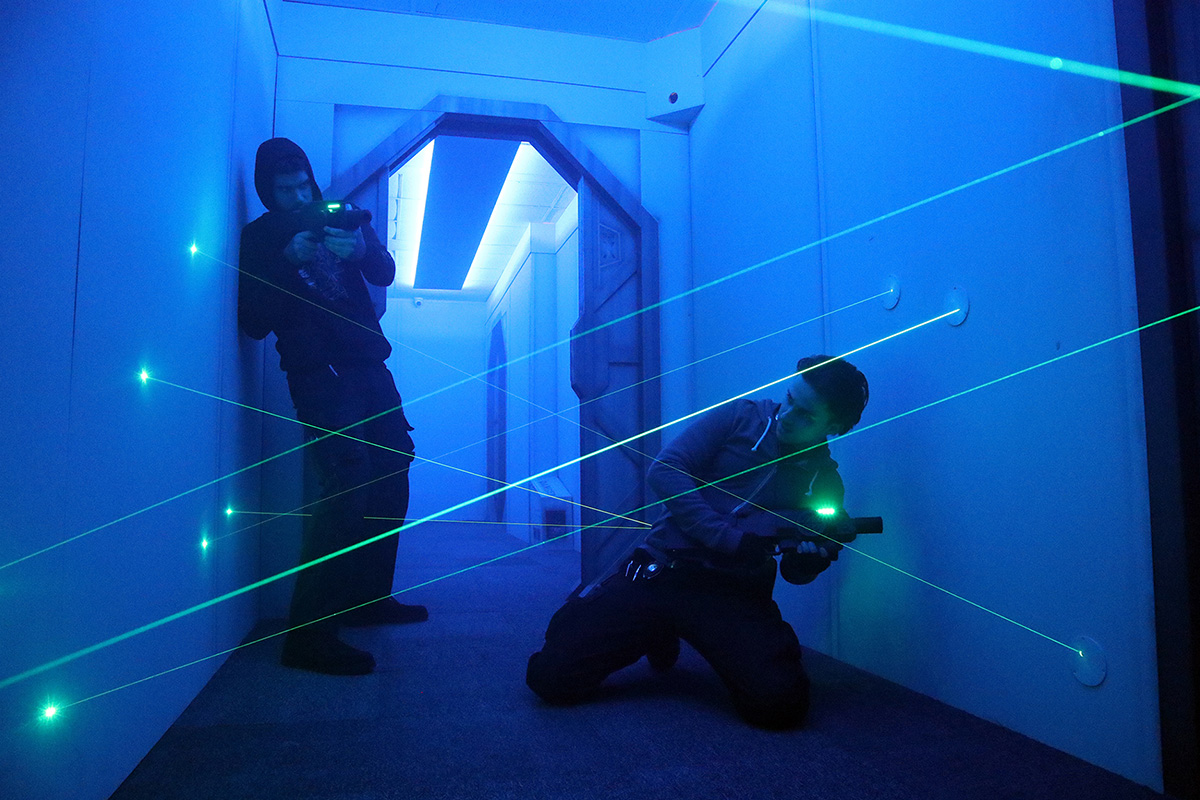 1,5 uur Lazer Maze + friet bij Unit 13