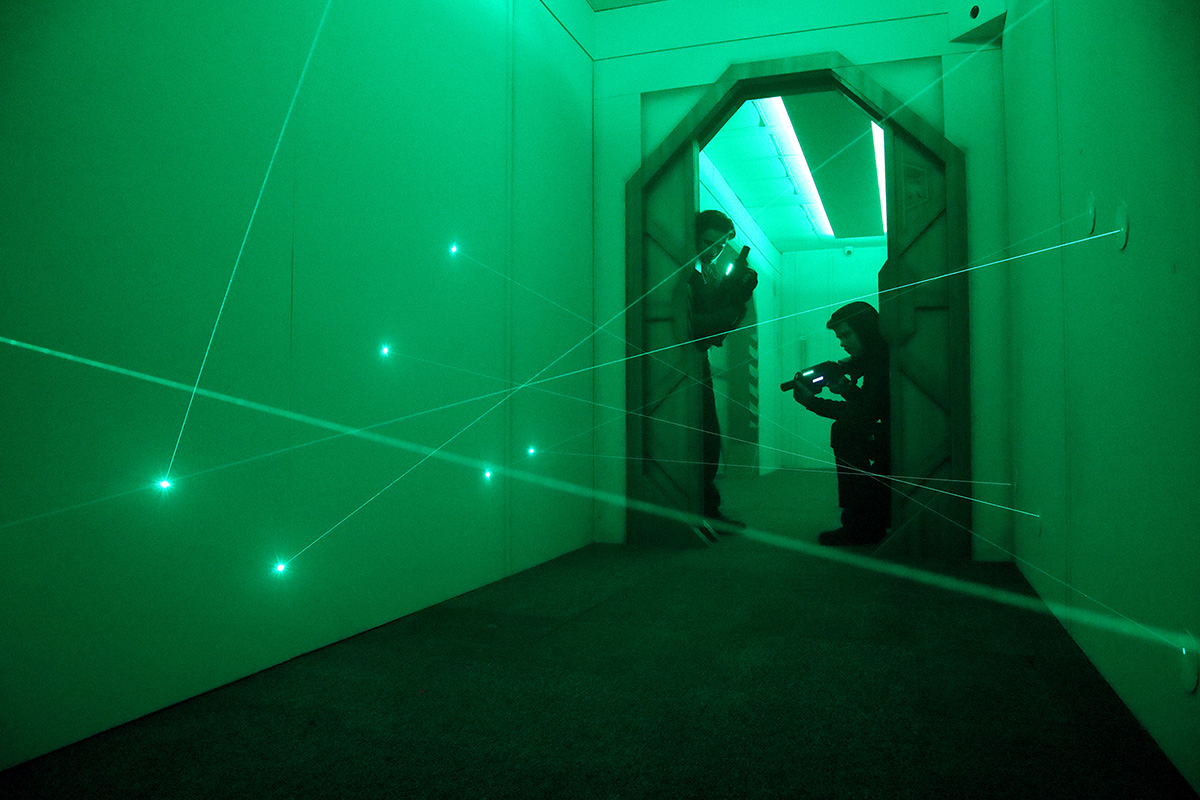 1,5 uur Lazer Maze + friet bij Unit 13