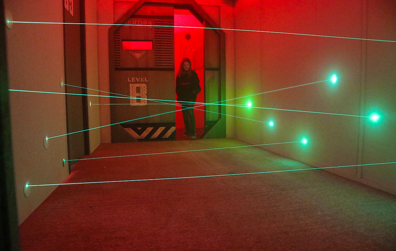 1,5 uur Lazer Maze + friet bij Unit 13