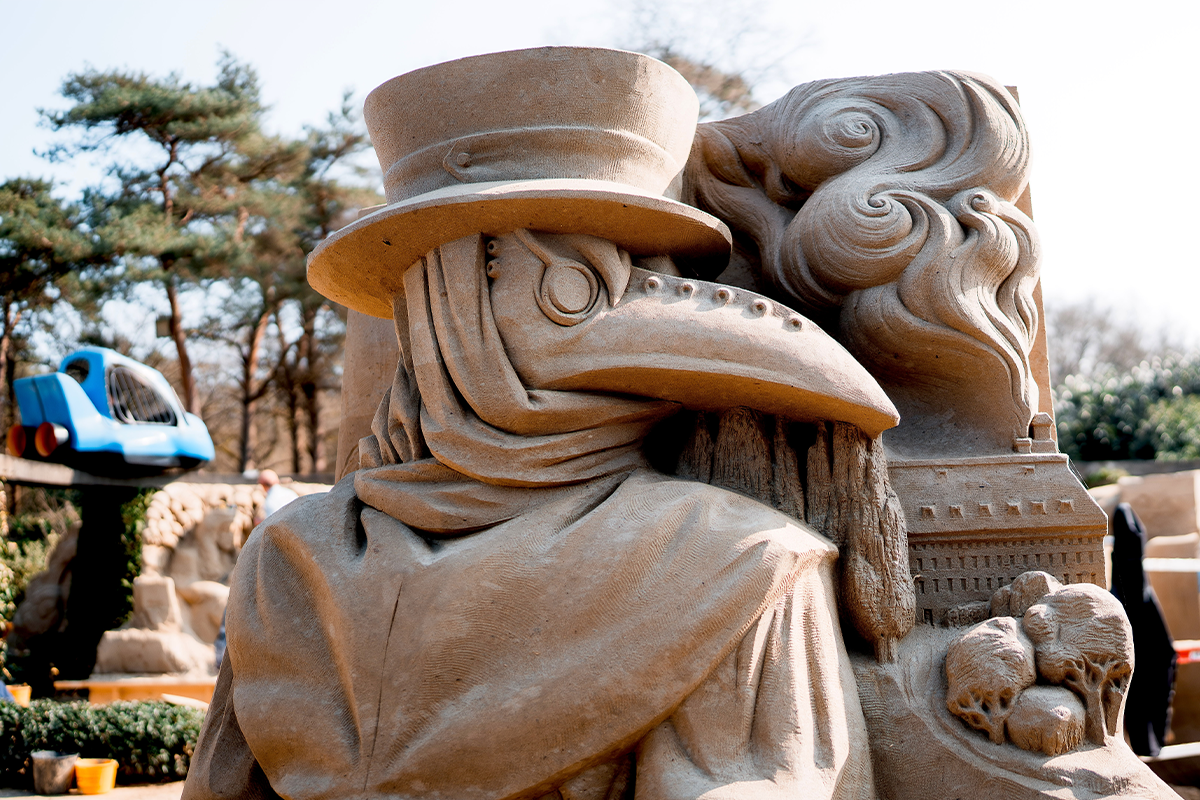 Entreeticket + warme drank en appelgebak bij Zandsculpturen Garderen