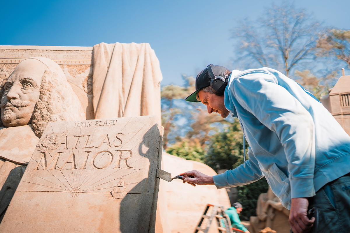 Entreeticket + warme drank en appelgebak bij Zandsculpturen Garderen