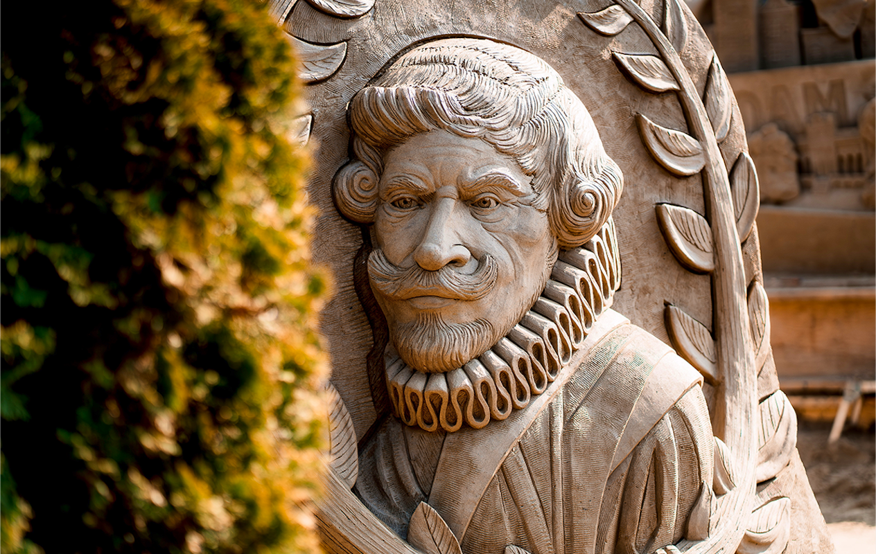 Entreeticket + warme drank en appelgebak bij Zandsculpturen Garderen