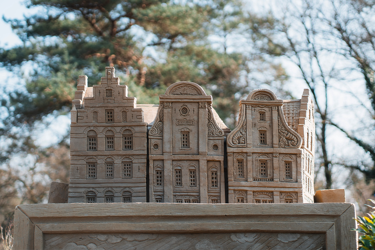 Entreeticket + warme drank en appelgebak bij Zandsculpturen Garderen