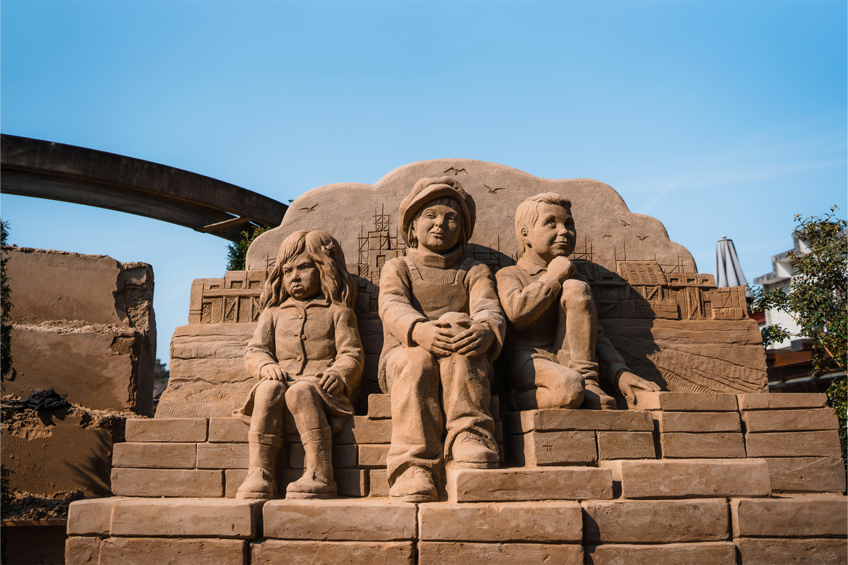 Entreeticket + warme drank en appelgebak bij Zandsculpturen Garderen