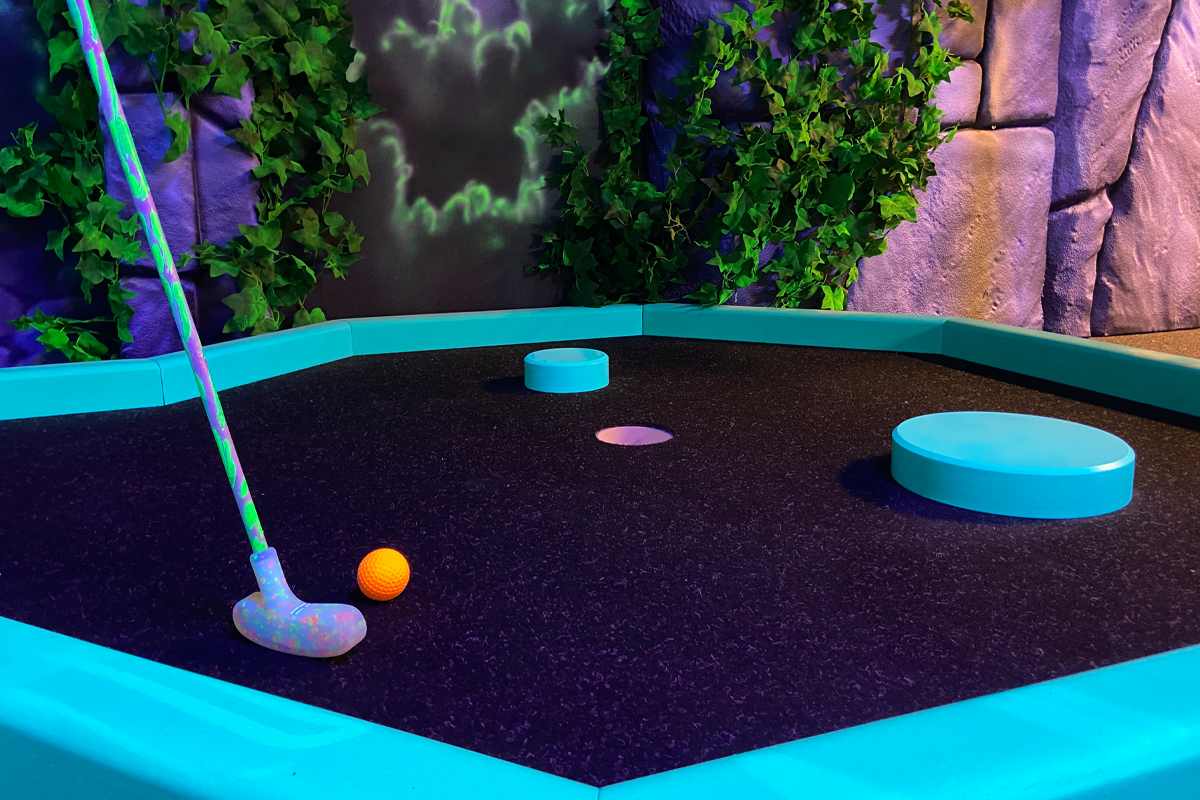 Entreeticket Glow Minigolf bij Fit & Fun Plaza