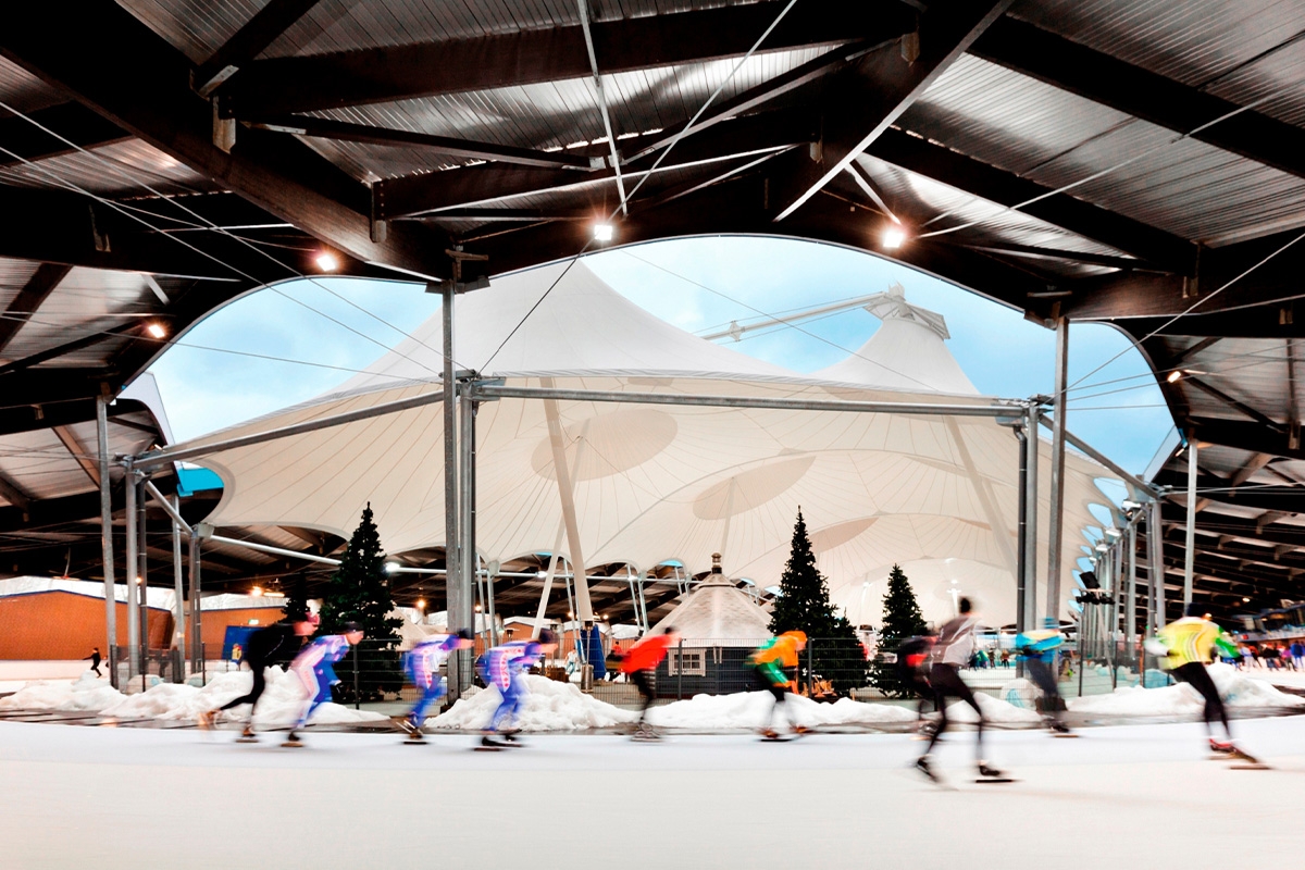 Entreeticket + warme drank & appeltaart IJsbaan De Scheg