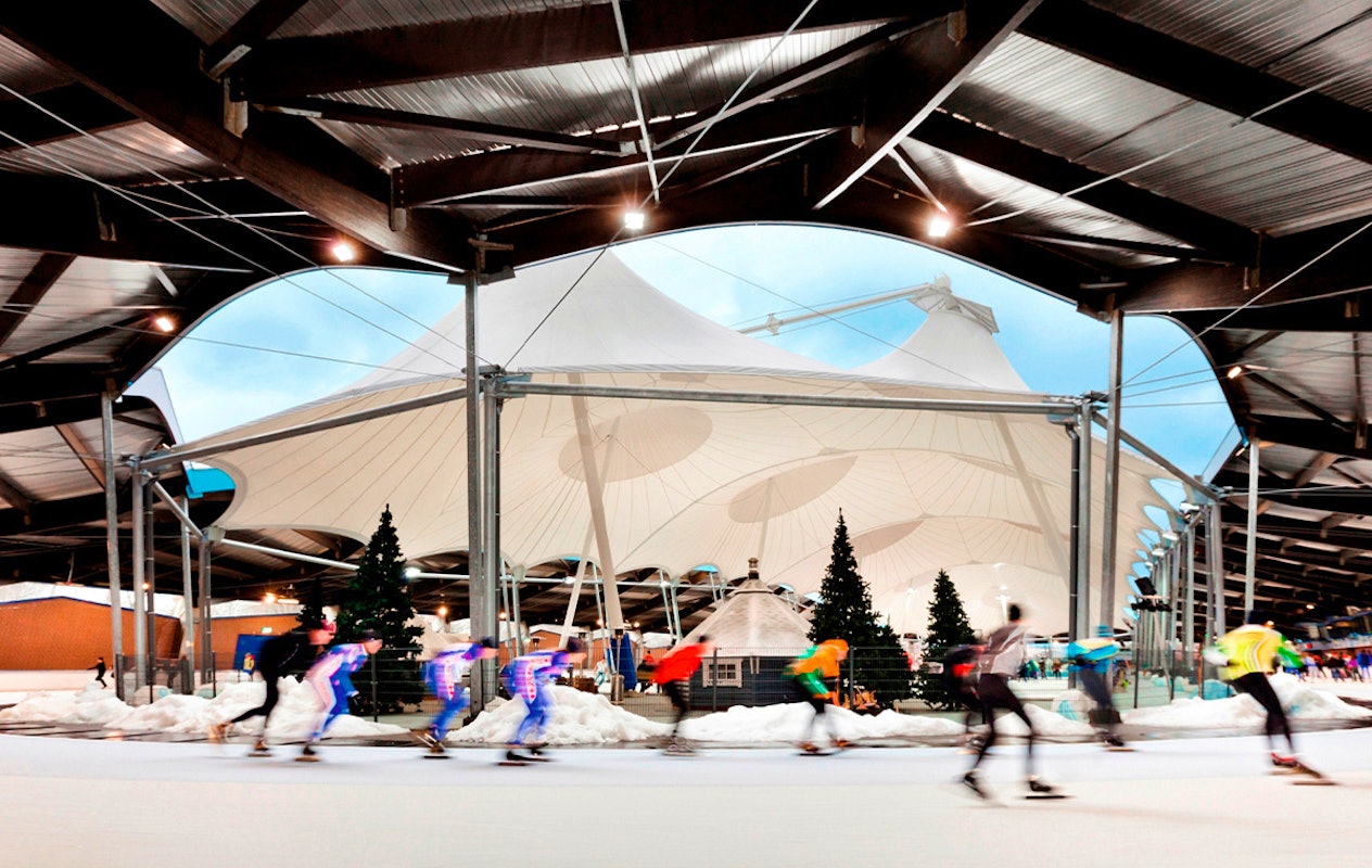 Entreeticket + warme drank & appeltaart IJsbaan De Scheg