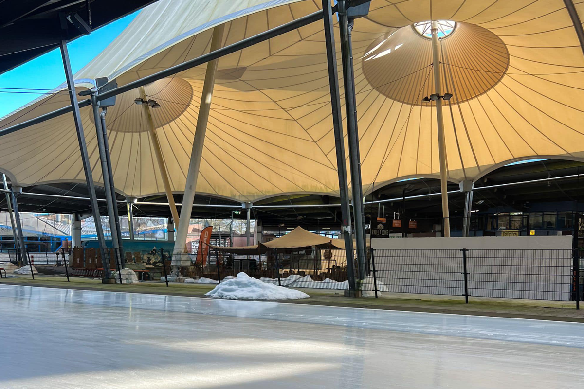 Entreeticket + warme drank & appeltaart IJsbaan De Scheg