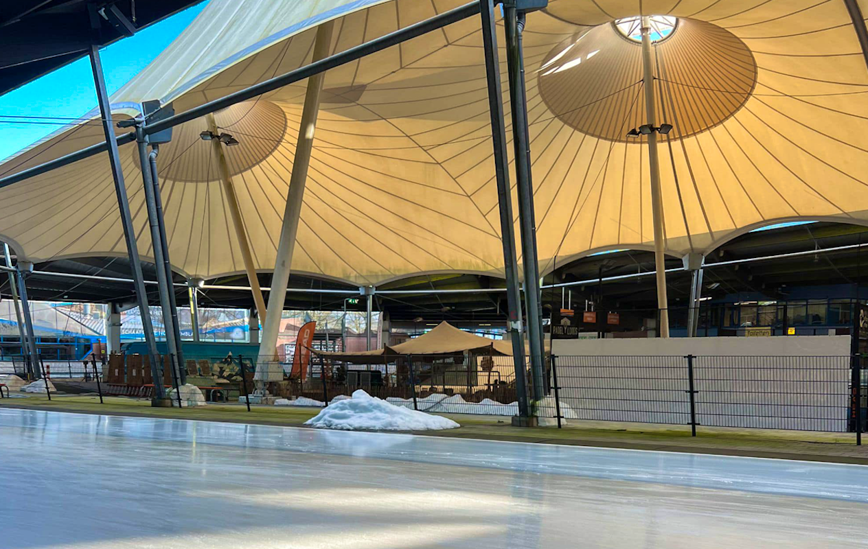 Entreeticket + warme drank & appeltaart IJsbaan De Scheg