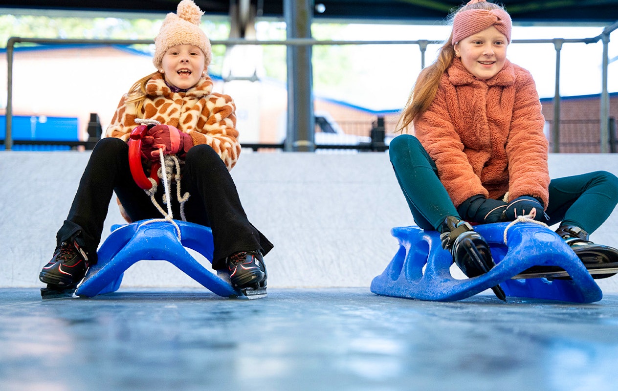 Entreeticket + warme drank & appeltaart IJsbaan De Scheg