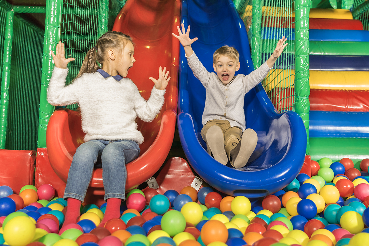 Entree speelparadijs en/of midgetgolf + patat bij De Leeuwenborg