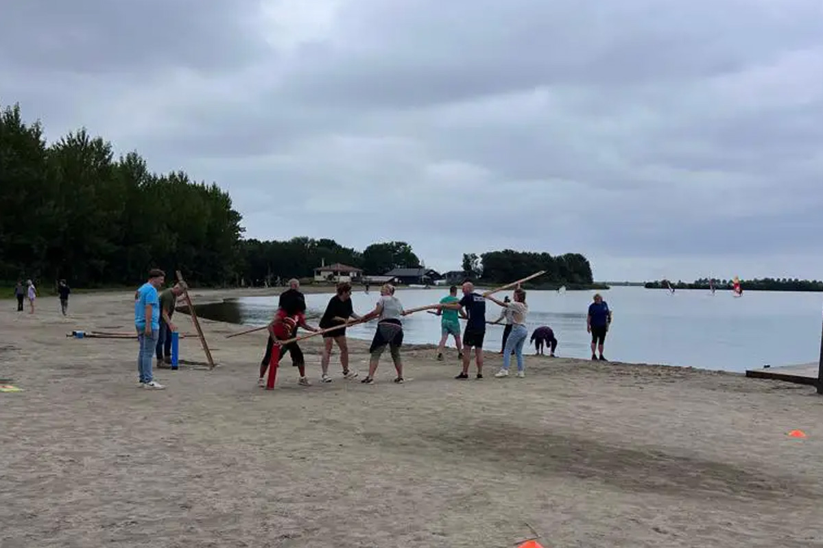 Expeditie Robinson bij Toms Beach & Surf