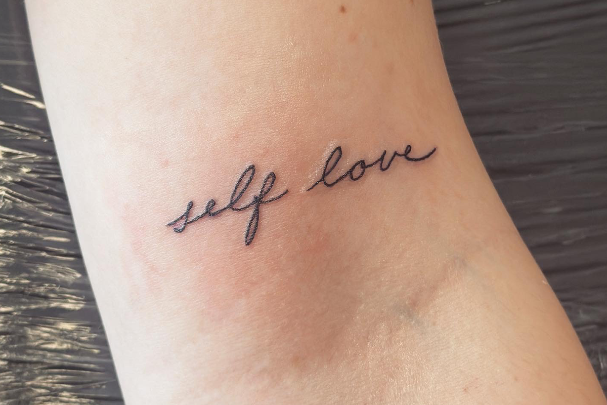 Fineline tattoo bij Tattoo Studio by Tattoo Tess (4 - 6 cm)