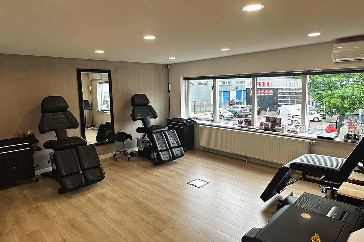 Fineline tattoo bij Tattoo Studio by Tattoo Tess (4 - 6 cm)