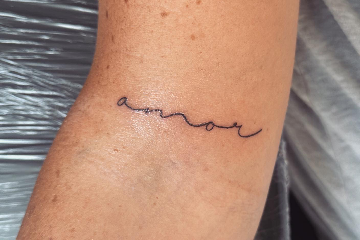 Fineline tattoo bij Tattoo Studio by Tattoo Tess (4 - 6 cm)