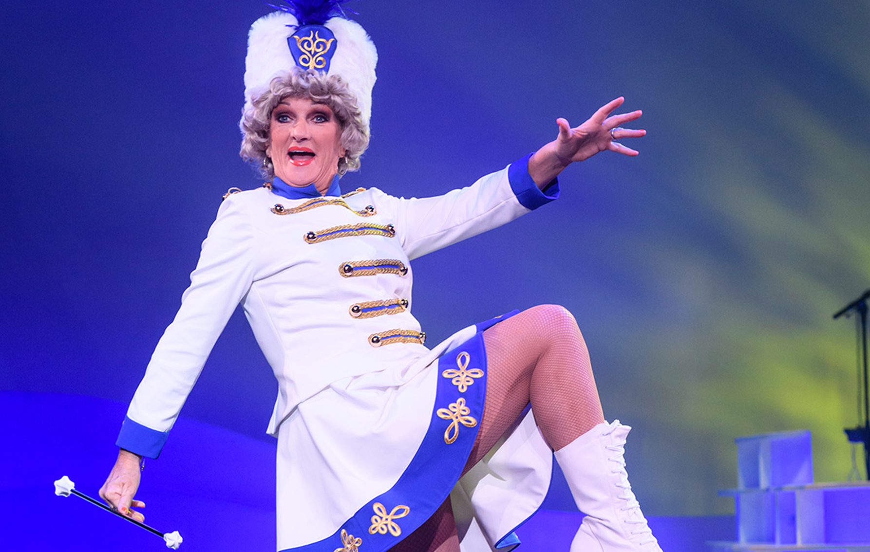 Geniet van de show T-splitsing van Tineke Schouten in het Luxor Theater! 