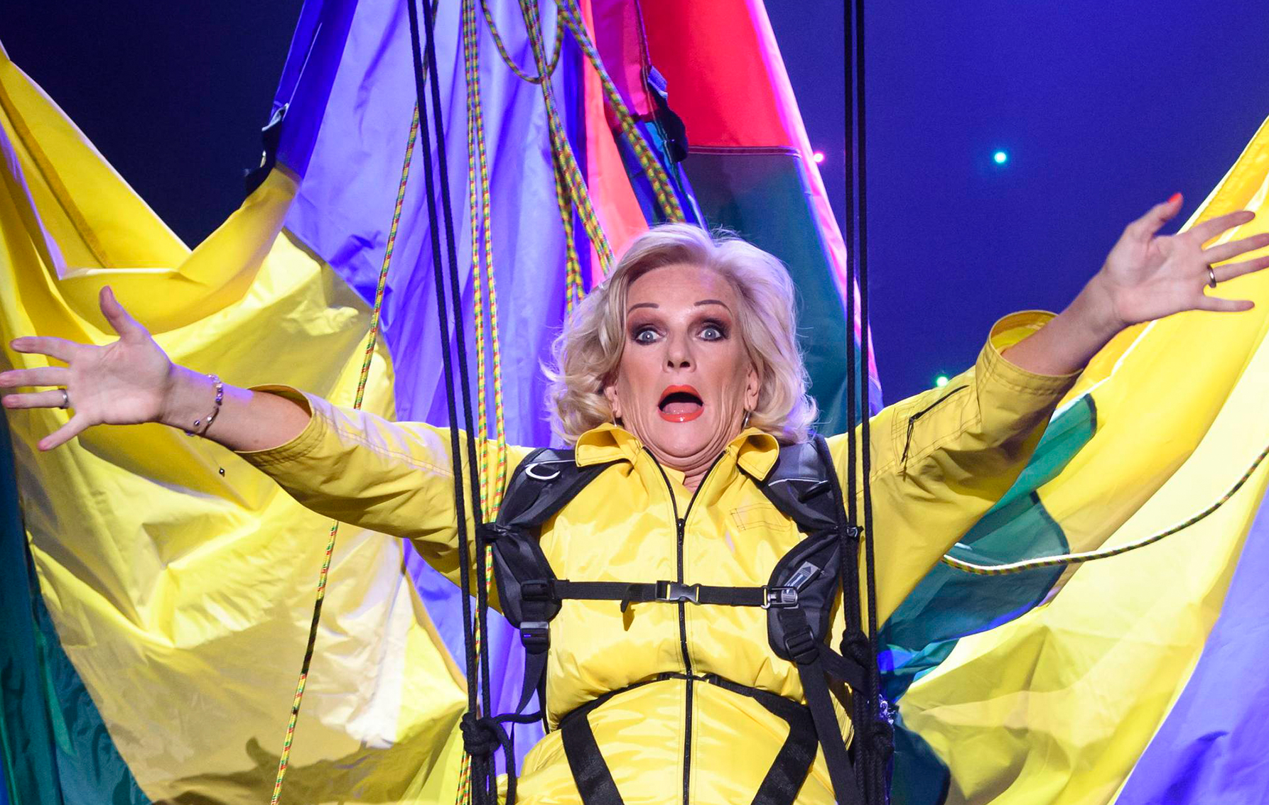 Geniet van de show T-splitsing van Tineke Schouten in het Luxor Theater! 