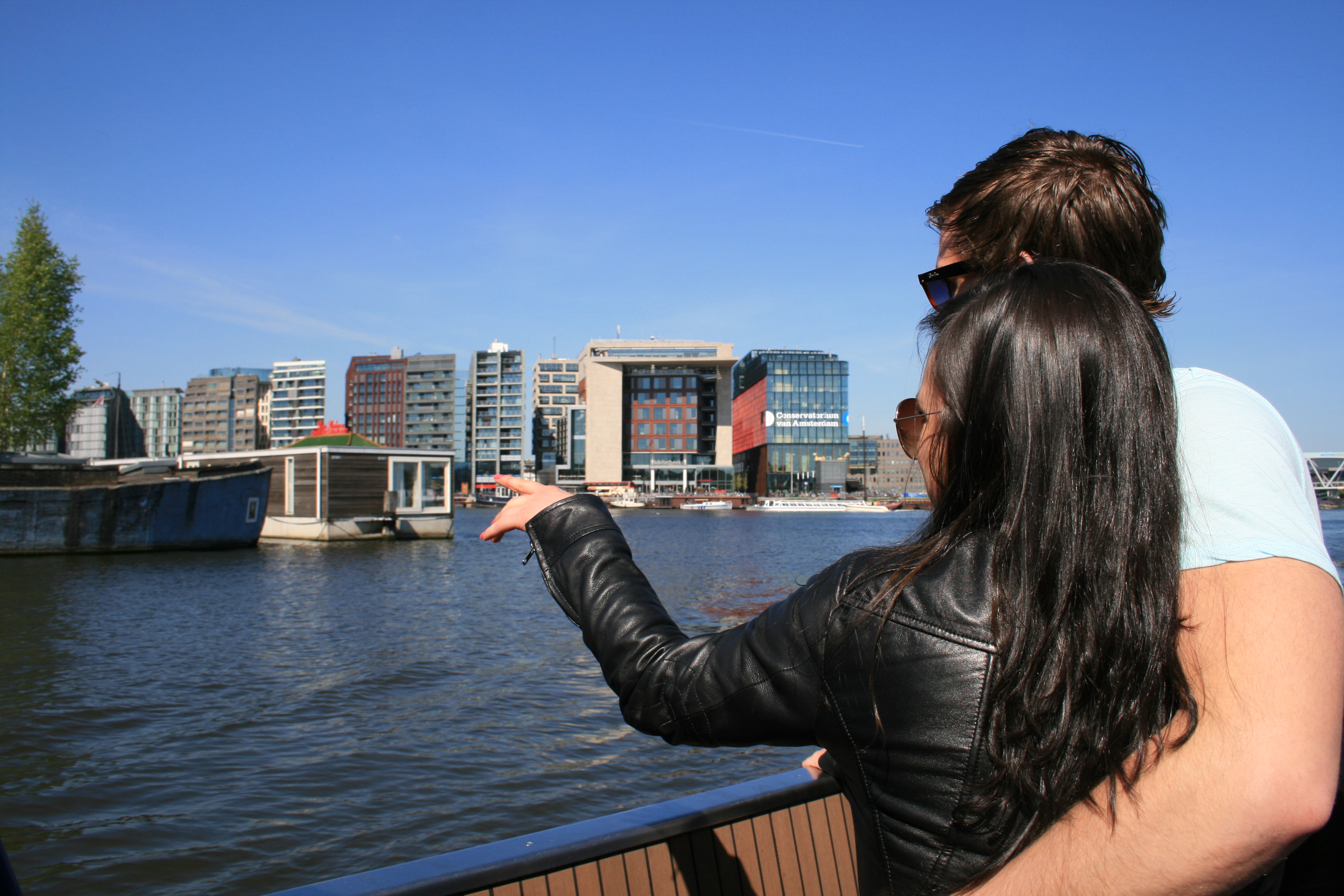 Beleef Amsterdam Noord vanaf het water tijdens een rondvaart met Blue Boat