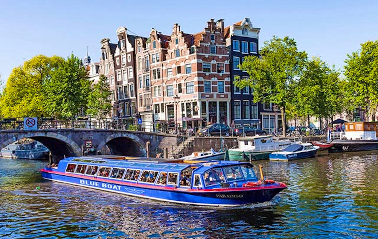 Beleef Amsterdam Noord vanaf het water tijdens een rondvaart met Blue Boat