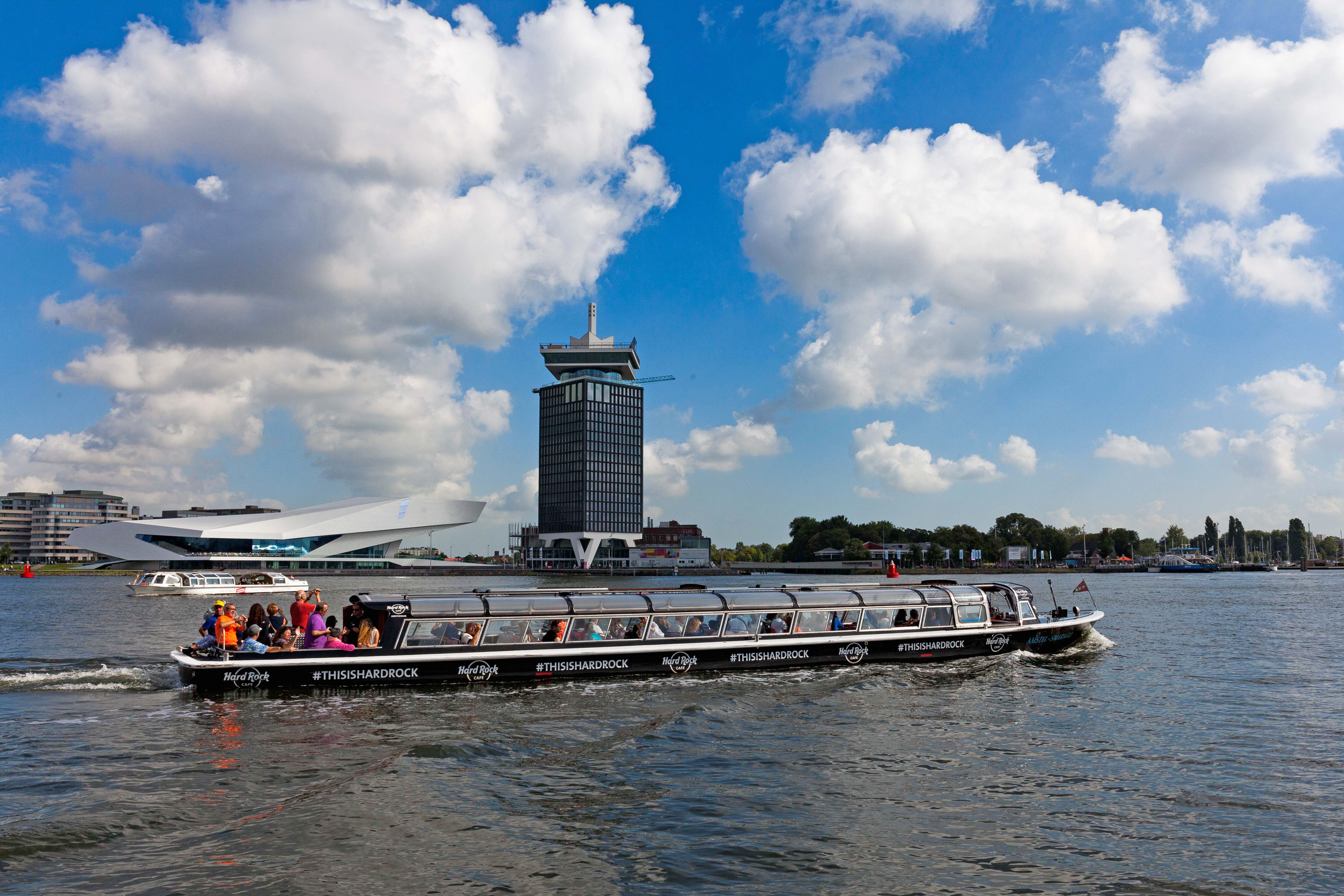 Beleef Amsterdam Noord vanaf het water tijdens een rondvaart met Blue Boat