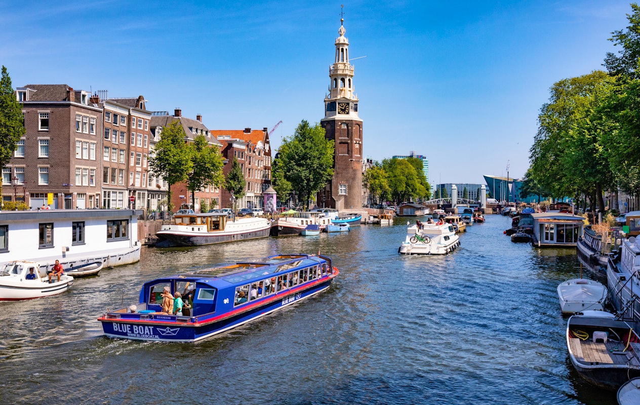 Beleef Amsterdam Noord vanaf het water tijdens een rondvaart met Blue Boat
