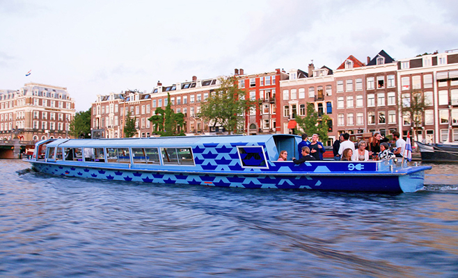 Geniet van The Amsterdam Canal Cruise met live gids! 