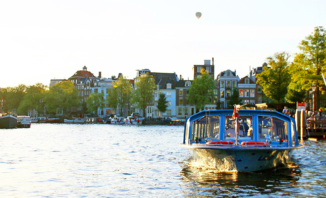 Geniet van The Amsterdam Canal Cruise met live gids! 