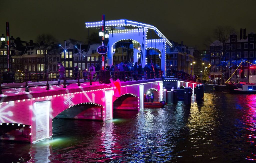 Profitez du festival de lumière d'Amsterdam depuis l'eau!
