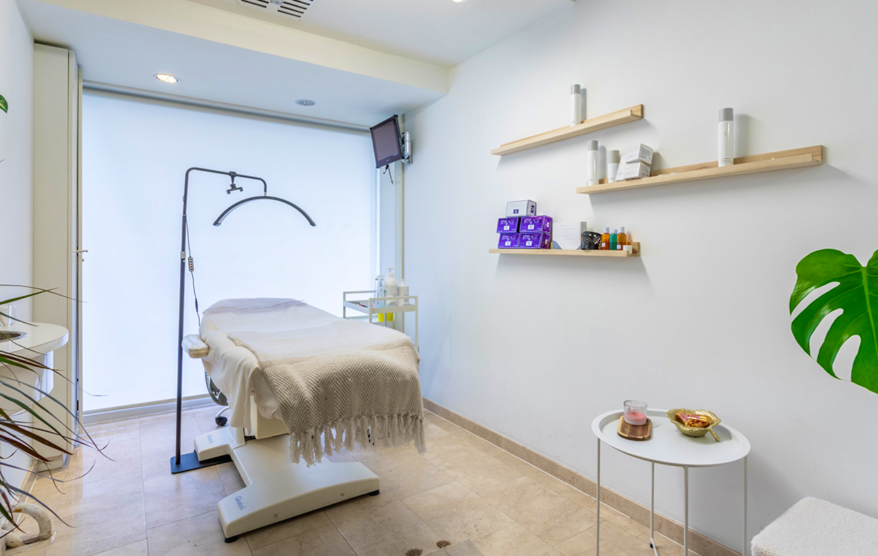 Luxe gezichtsbehandeling of microdermabrasie + extra's (45 of 60 min)