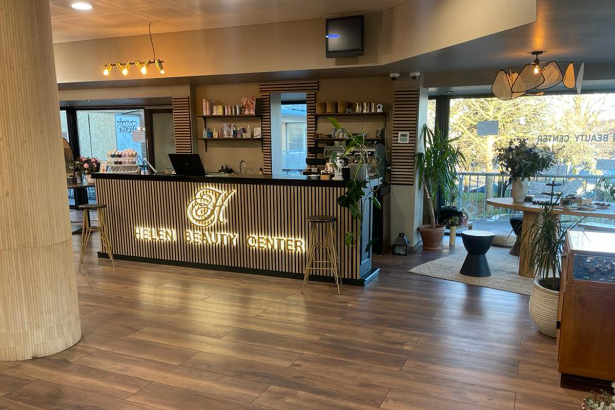 Luxe gezichtsbehandeling of microdermabrasie + extra's (45 of 60 min)