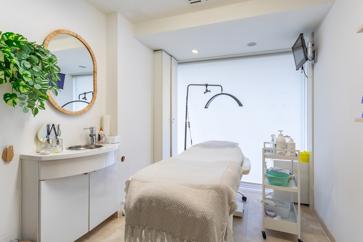 Luxe gezichtsbehandeling of microdermabrasie + extra's (45 of 60 min)