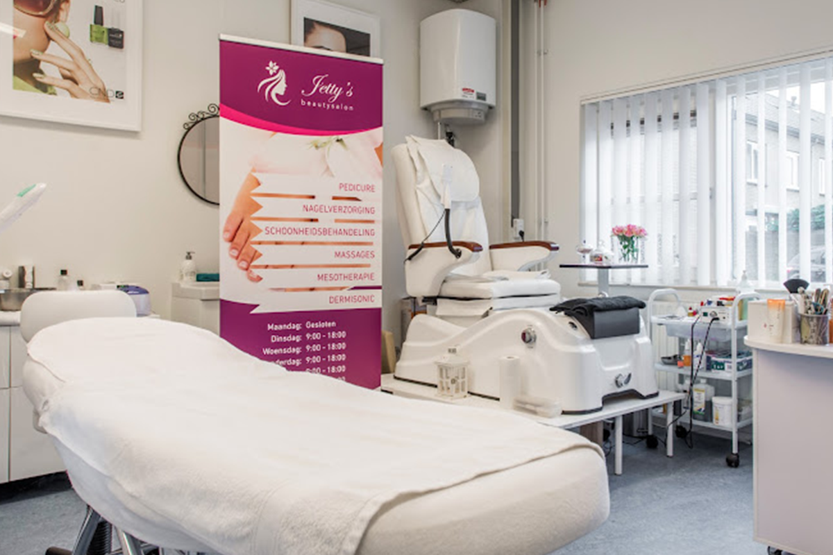 Gezichtsbehandeling bij Jetty's Beautysalon (60 of 75 min)