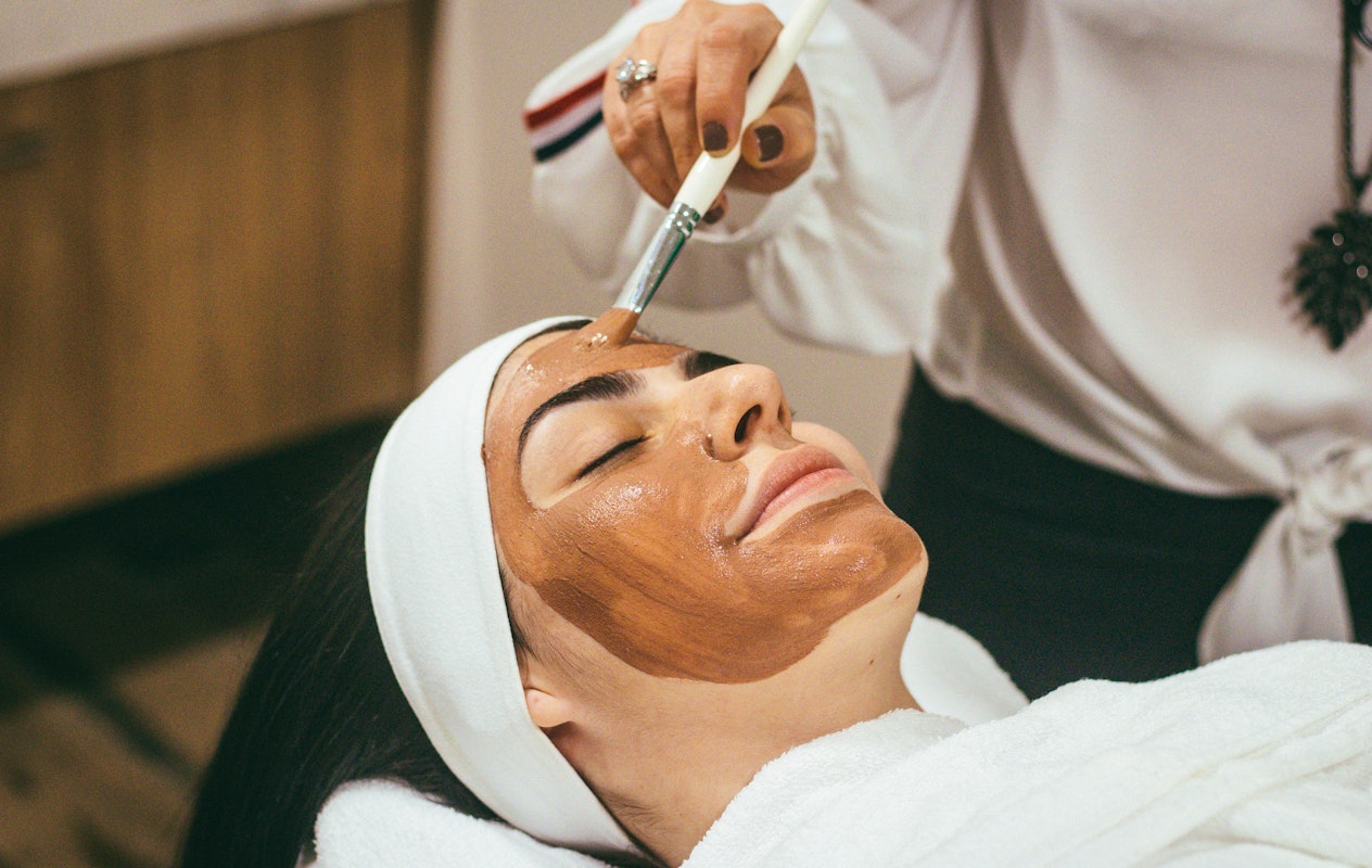 Gezichtsbehandeling of Aromamassage (60 minuten)