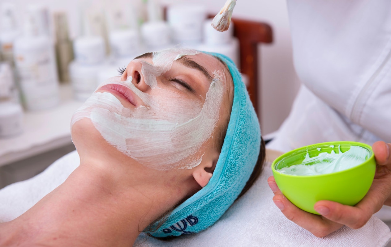Gezichtsbehandeling of Aromamassage (60 minuten)