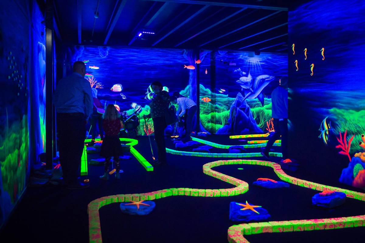 Glow in the dark of lasergamen + tortillachips bij All in Echt