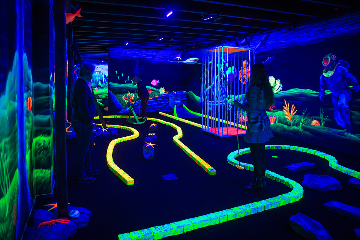 Glow in the dark of lasergamen + tortillachips bij All in Echt