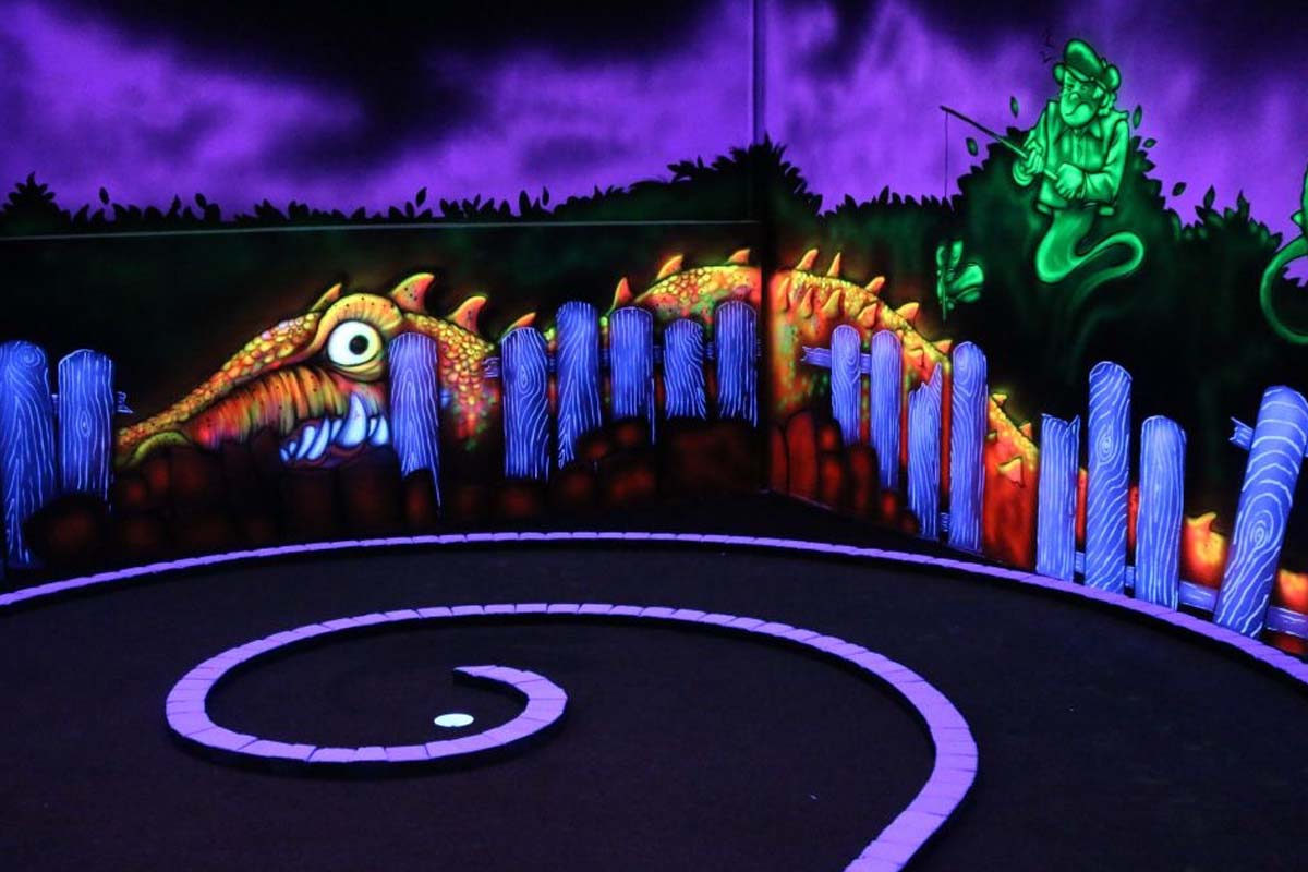 Glow in the dark minigolf bij Ghost Golf 
