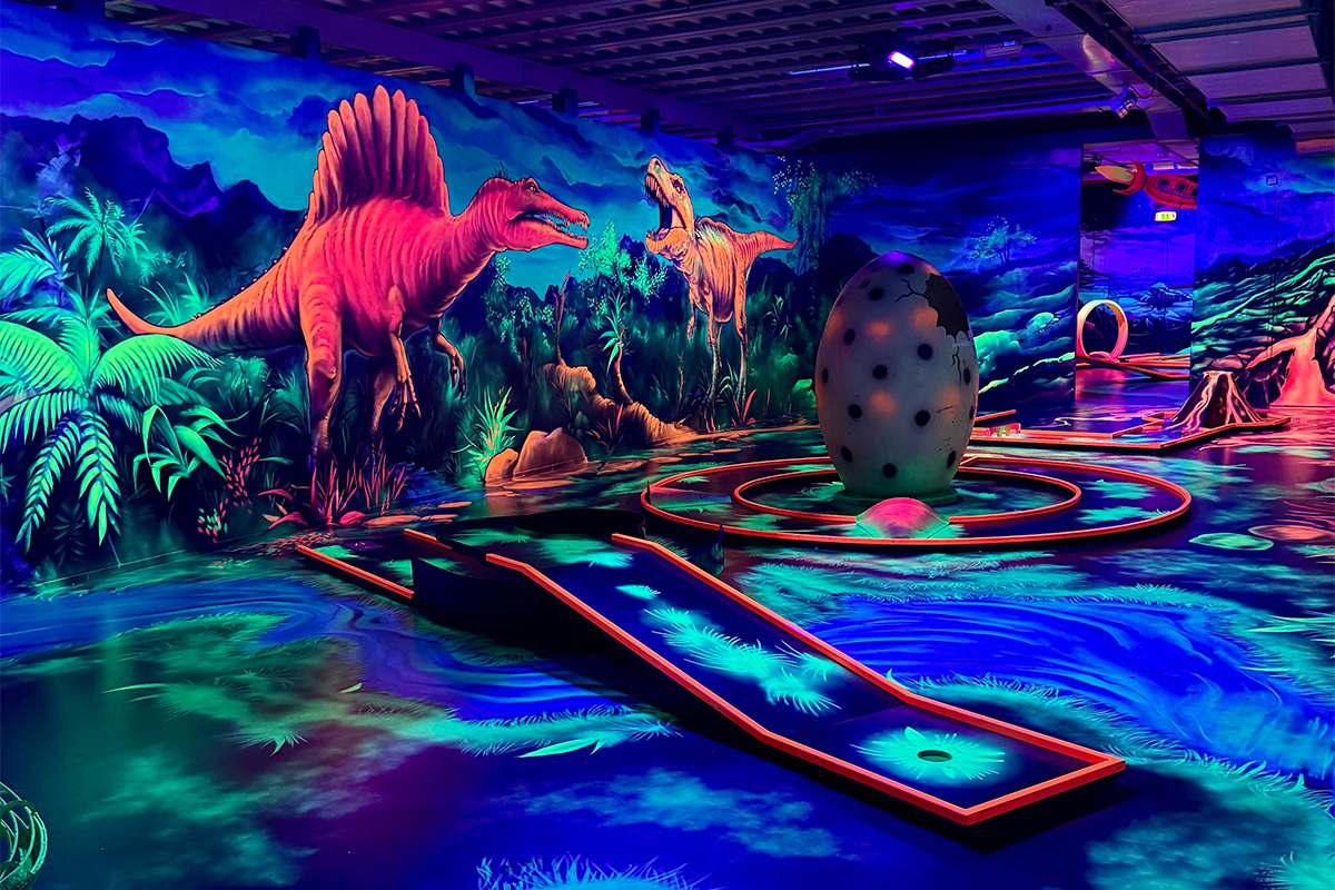 Glow in the dark Minigolf bij Van der Ende Racing & Fun + evt. lasergame