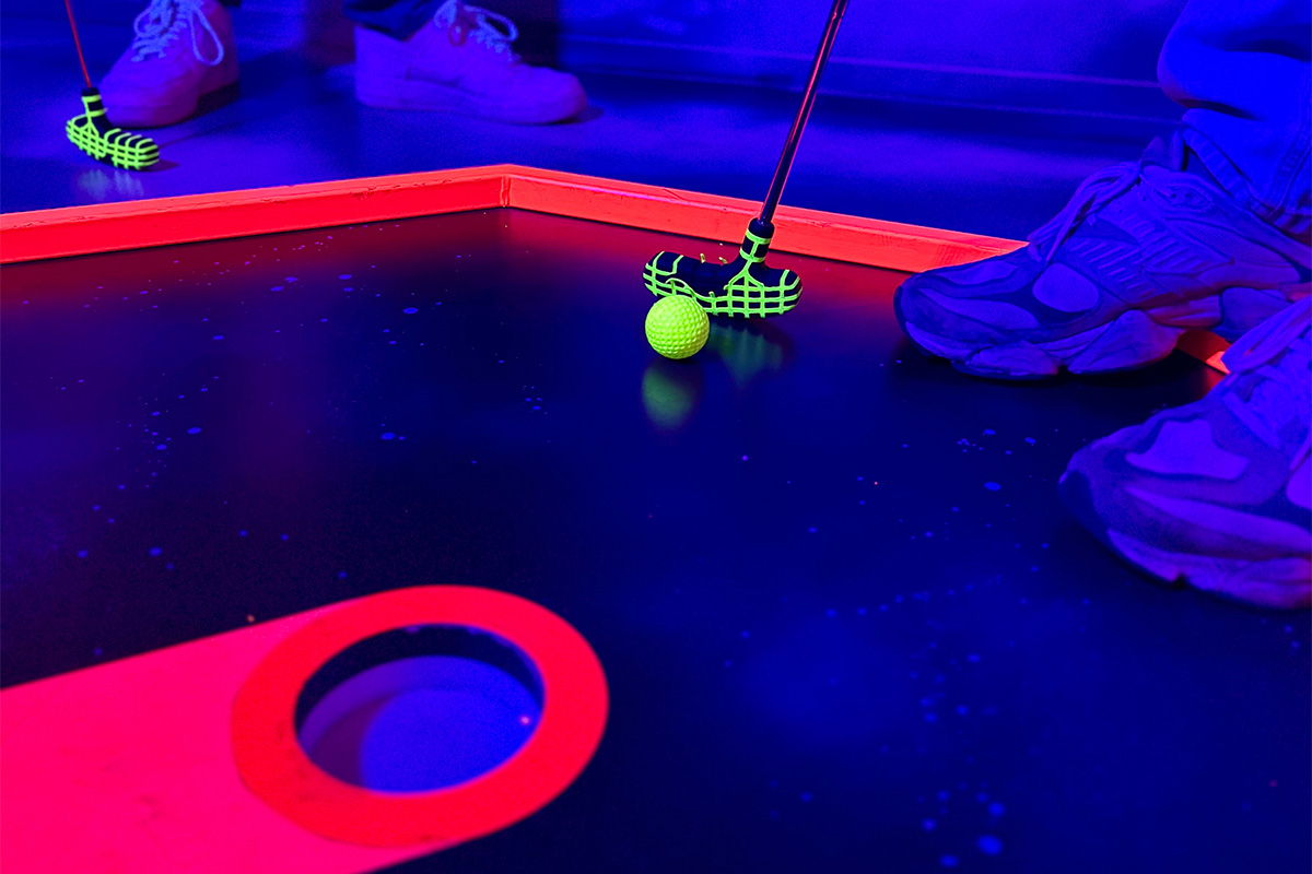 Glow in the dark Minigolf bij Van der Ende Racing & Fun + evt. lasergame