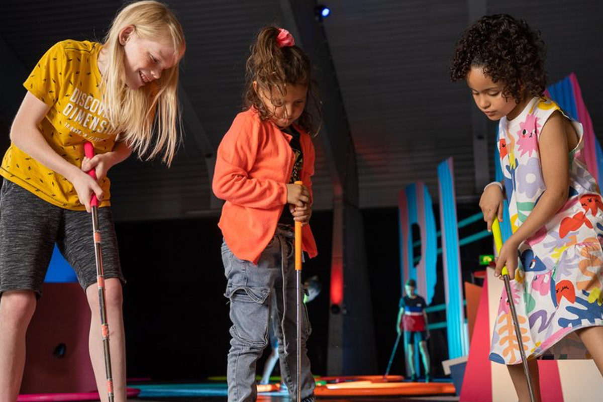 Glow minigolf bij Sportiom