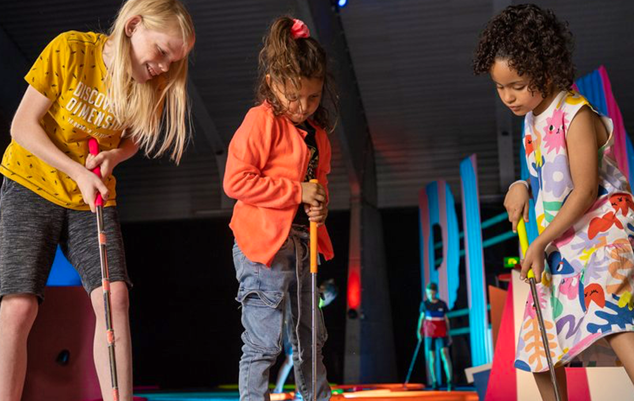 Glow minigolf bij Sportiom