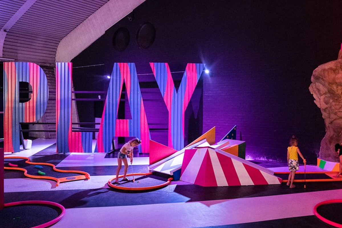 Glow minigolf bij Sportiom