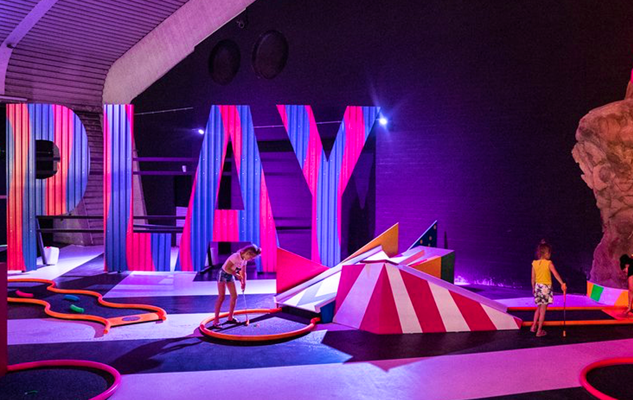 Glow minigolf bij Sportiom