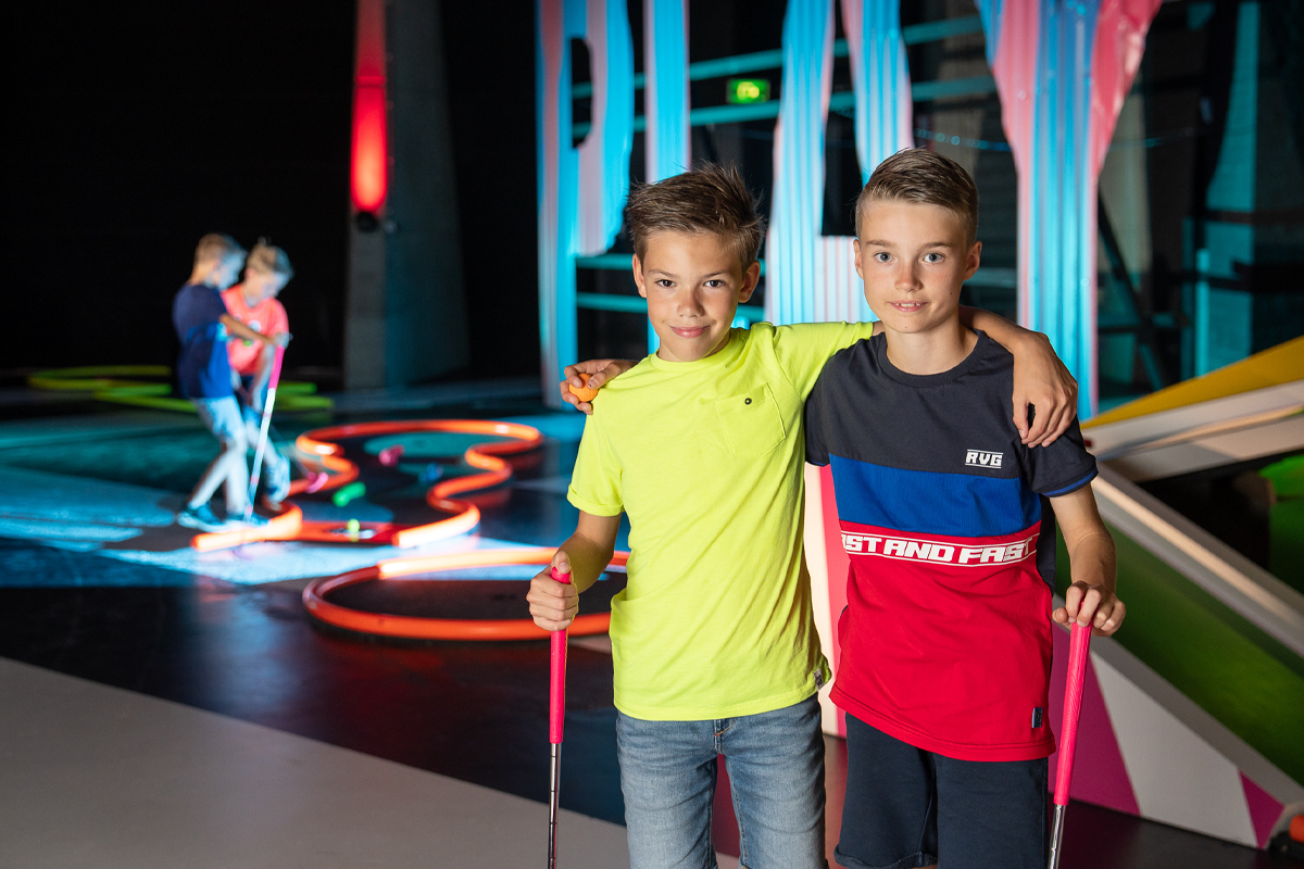 Glow minigolf bij Sportiom