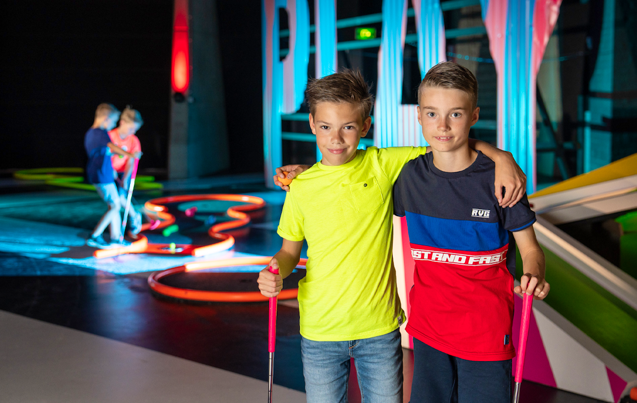 Glow minigolf bij Sportiom