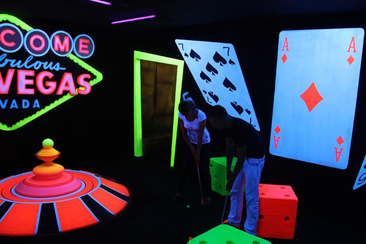 Golf in the Dark bij Fabriek Woerden