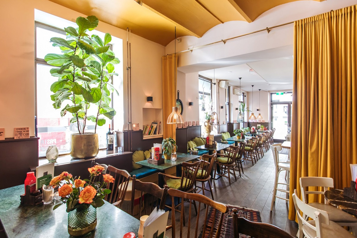 Hamburger of Boneless Ribs + friet bij Pistache Streetfood Bar